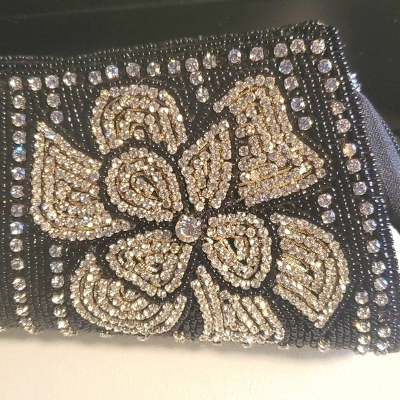 Glamorous Silver Beaded Floral Design Bridal Clutch/Evening Purse - Picture 7 of 15
